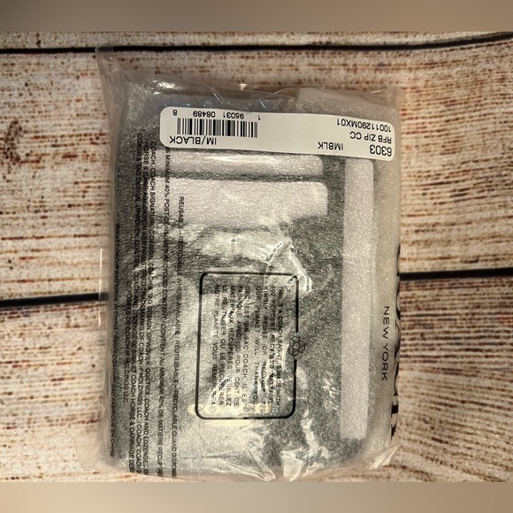 COACH CARD HOLDER WRISLET - Picture 8 of 8